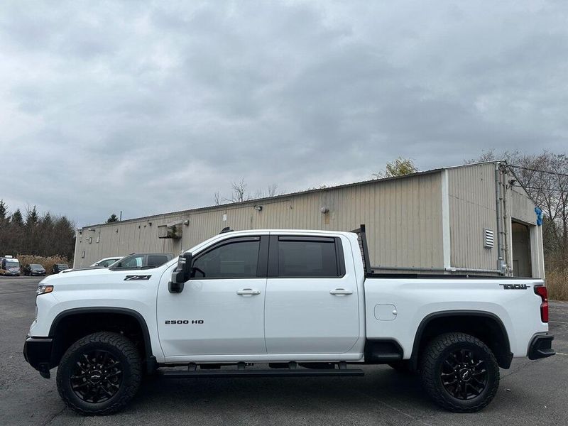 2025 Chevrolet Silverado 2500HD LT photo 2