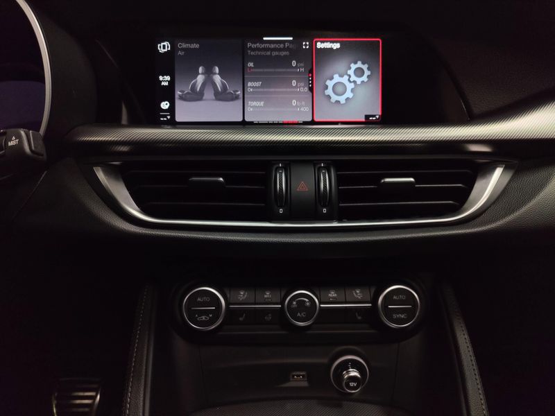 2024 Alfa Romeo Stelvio Ti AWD w/Sunroof/Nav/Activ AsstImage 23