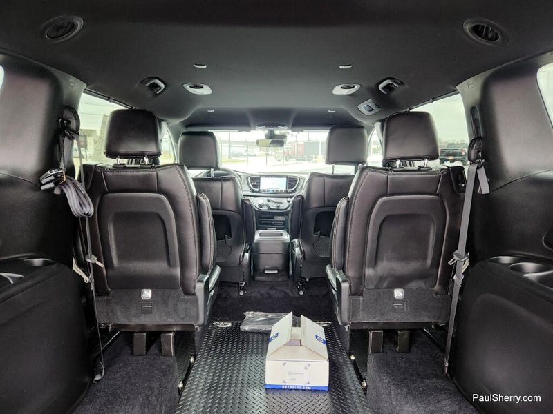 New 2026 Chrysler Voyager Lx