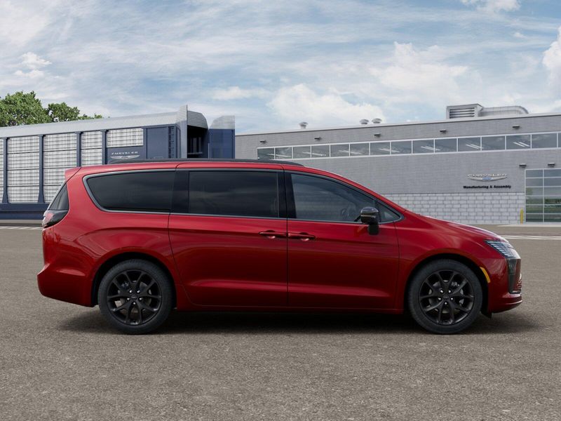 New 2027 Chrysler Pacifica Limited