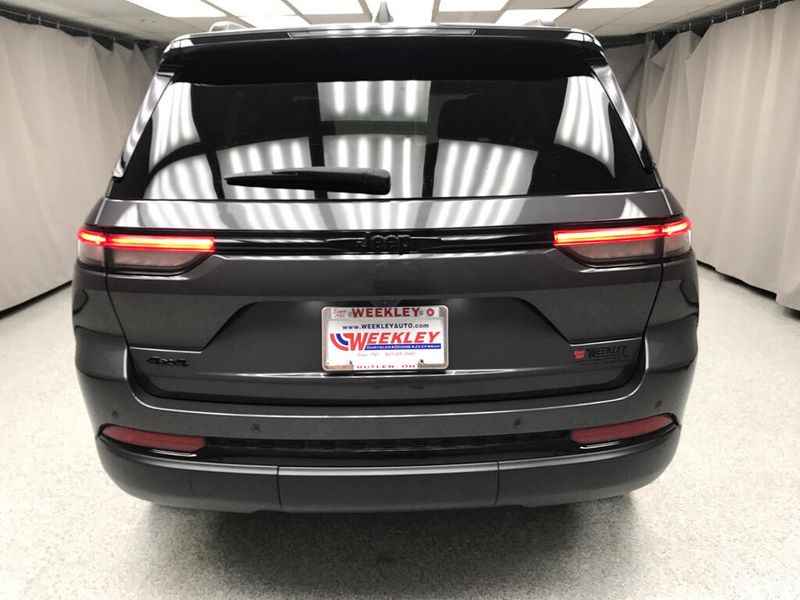 Used 2023 Jeep Grand Cherokee AltitudeImage 3