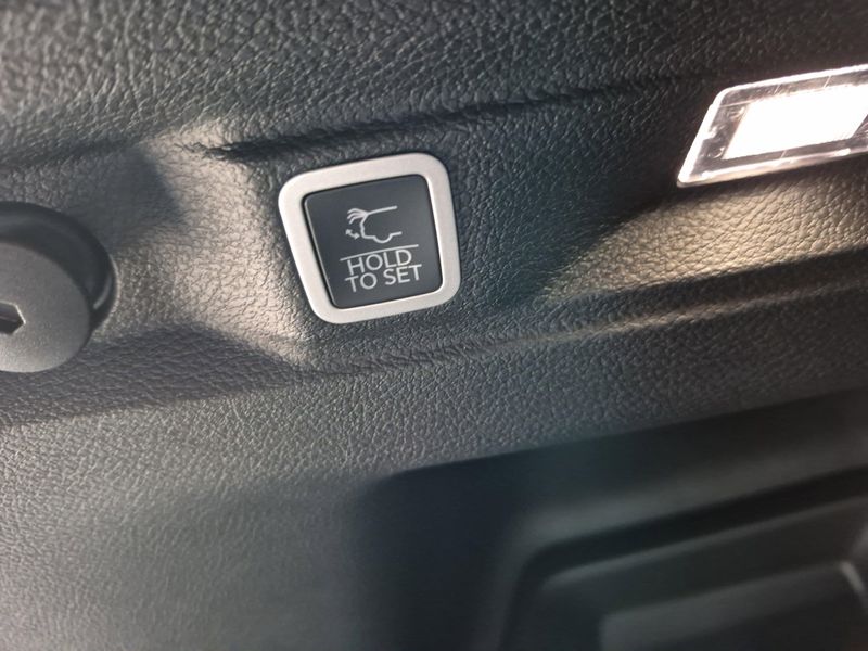 New 2025 Jeep Grand Cherokee L Limited 4x4Image 18