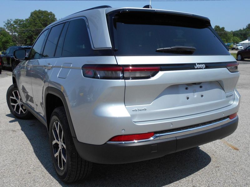 New 2025 Jeep Grand Cherokee Limited 4x4Image 3