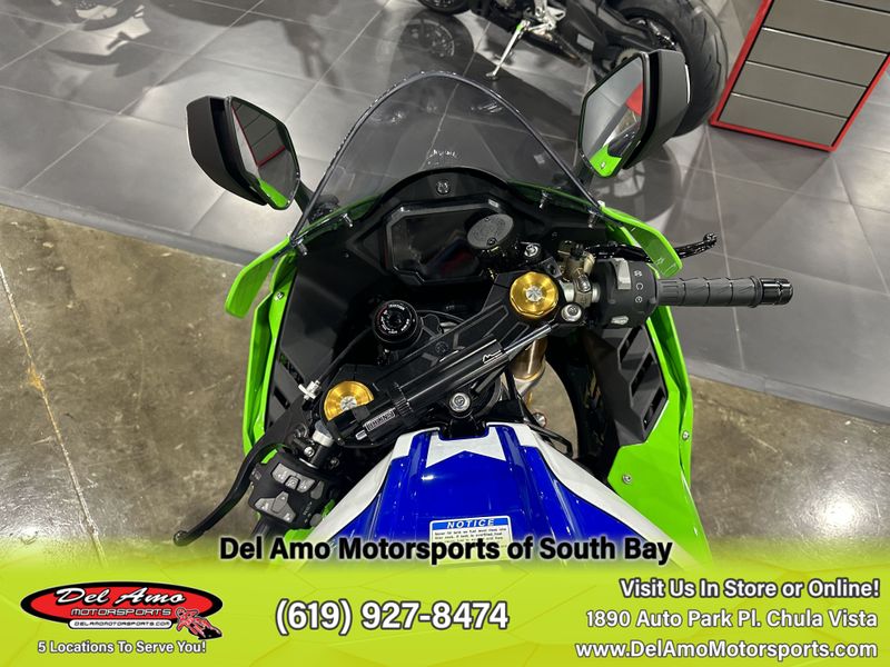 2024 Kawasaki ZX1002LRFBL-GN2  in a LIME GREEN/PEARL CRYSTAL WHITE/BLUE exterior color. Del Amo Motorsports of South Bay (619) 547-1937 delamomotorsports.com 