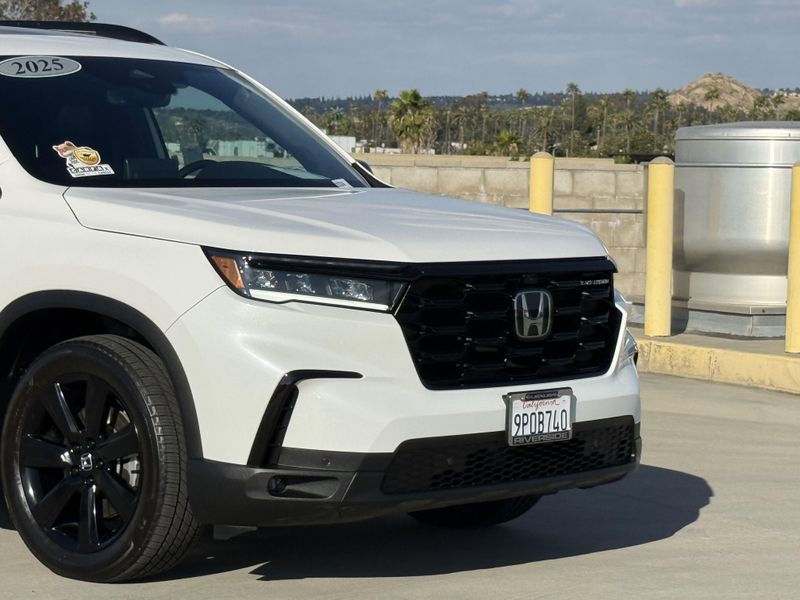 Used 2025 Honda Pilot Black EditionImage 3