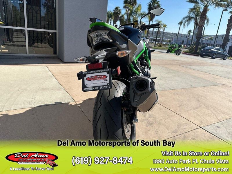 2024 Kawasaki ZR1000LRFNL-GY2  in a METALLIC MATTE GRAPHENESTEEL GRAY/EBONY/MIRROR CoatED BLACK exterior color. Del Amo Motorsports of South Bay (619) 547-1937 delamomotorsports.com 