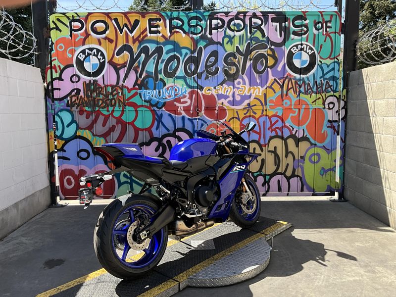 New 2027 Yamaha YZF-R9 Image 4