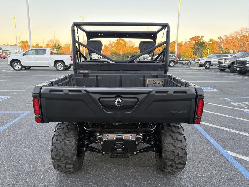 New 2025 Can-Am DEFENDER DPS HD9 Image 16
