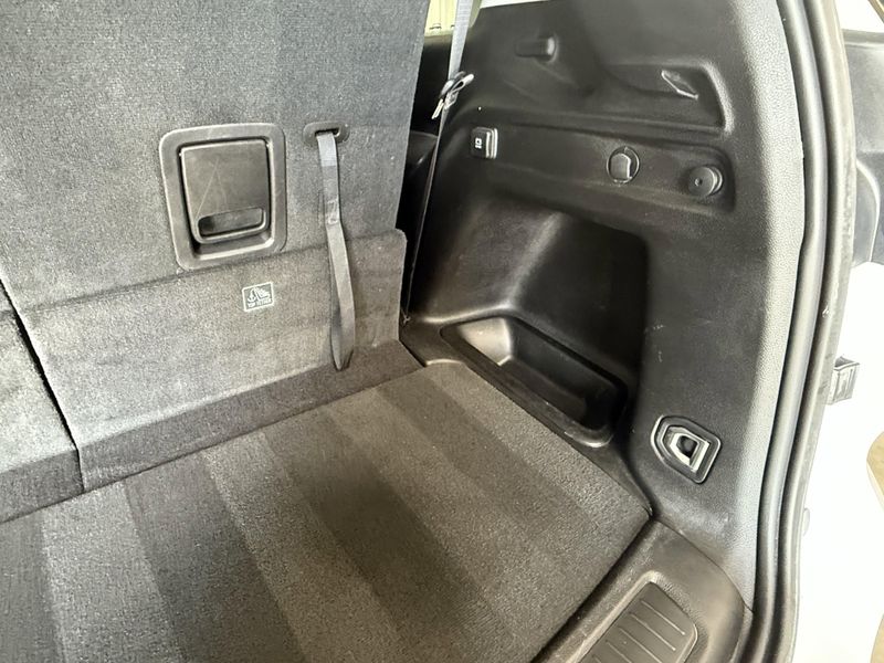 Used 2023 Jeep Grand Cherokee L LimitedImage 9