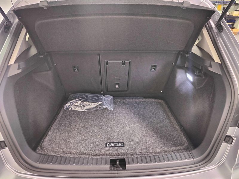 Used 2025 Volkswagen Taos SE 4-Motion AWDImage 11