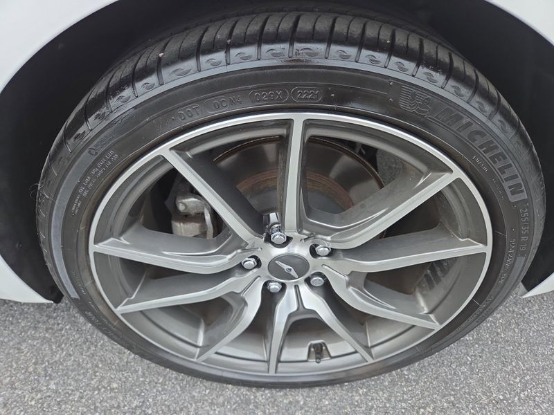 2022 Genesis G70 2.0T photo 11