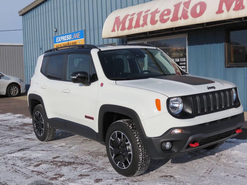 2023 Jeep Renegade Trailhawk 4x4 4dr SUVImage 3