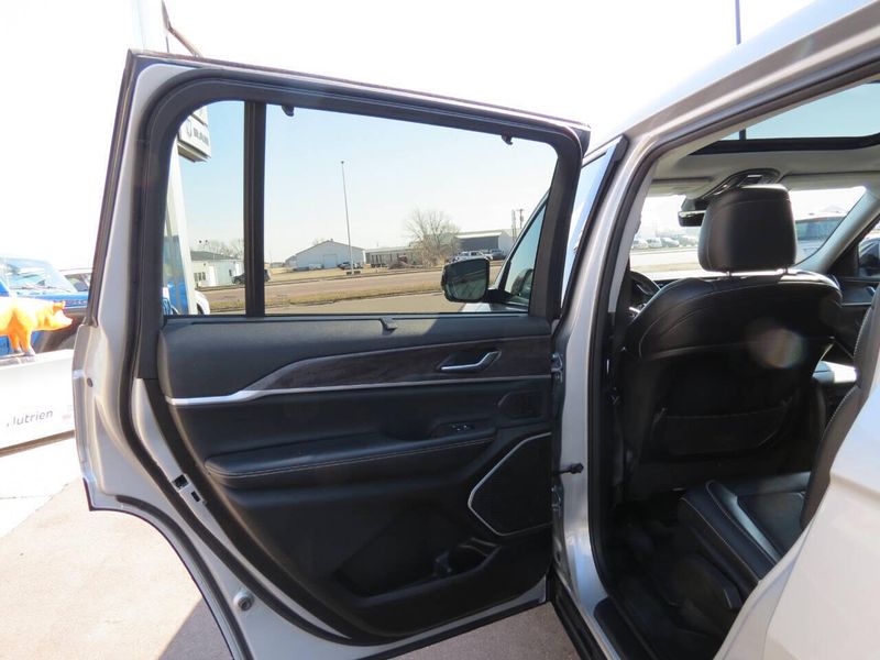 2022 Jeep Grand Cherokee L Limited 4x4 4dr SUVImage 21
