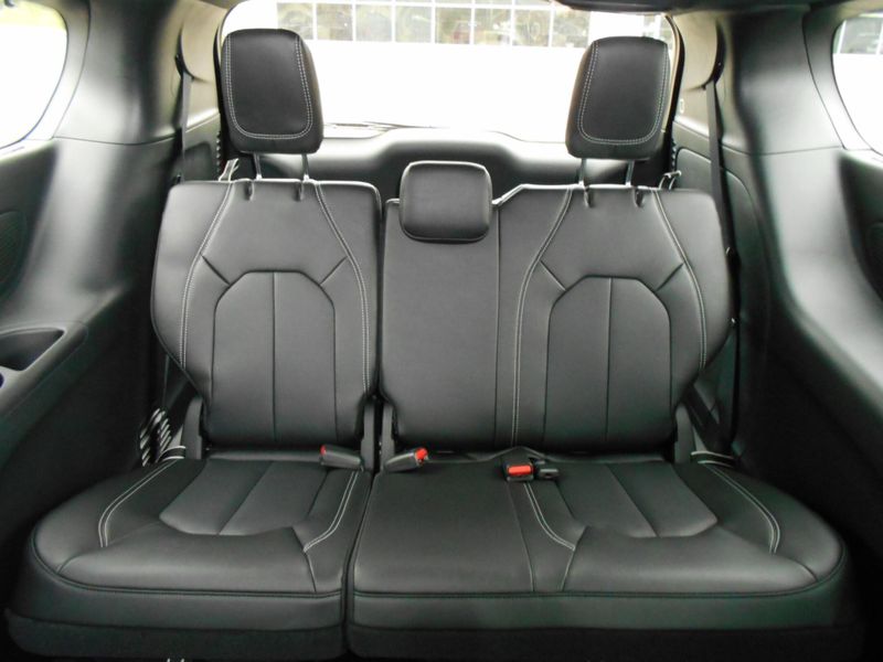 2025 Chrysler Pacifica SelectImage 8