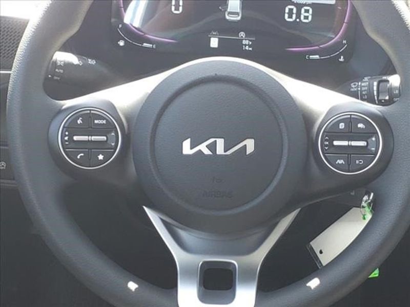 2025 Kia Soul LXImage 9