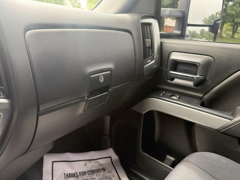 2018 Chevrolet Silverado 1500 LT photo 22