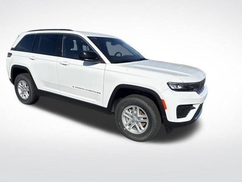 2025 Jeep Grand Cherokee Laredo 4x4