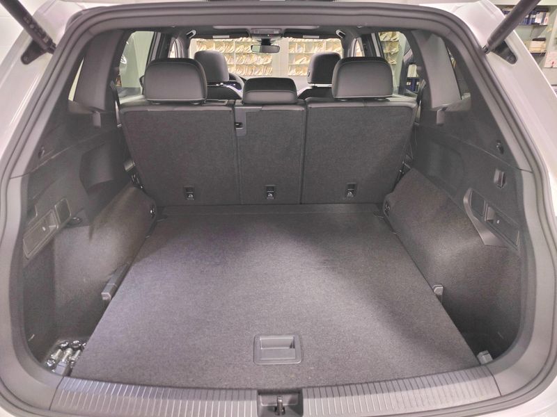 Used 2024 Volkswagen Tiguan SE R-Line Black AWD w/SunroofImage 14