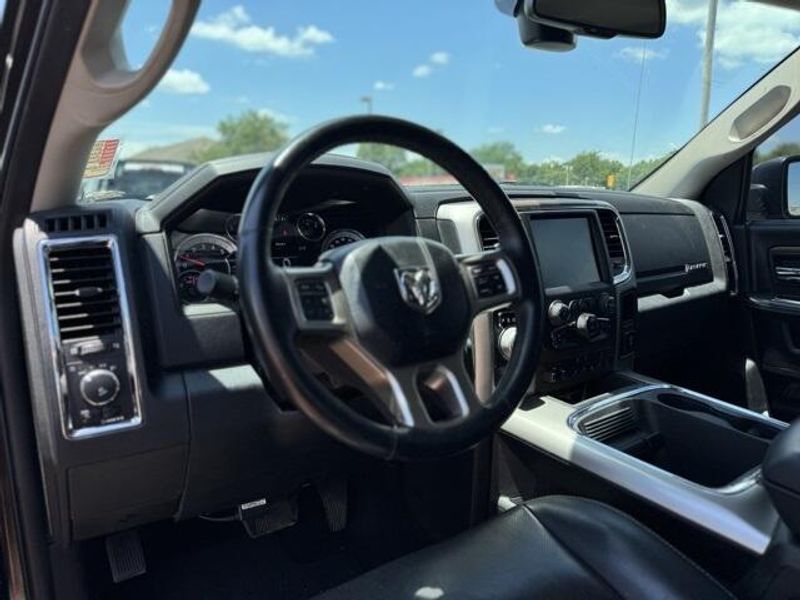 2016 RAM 1500 LaramieImage 9