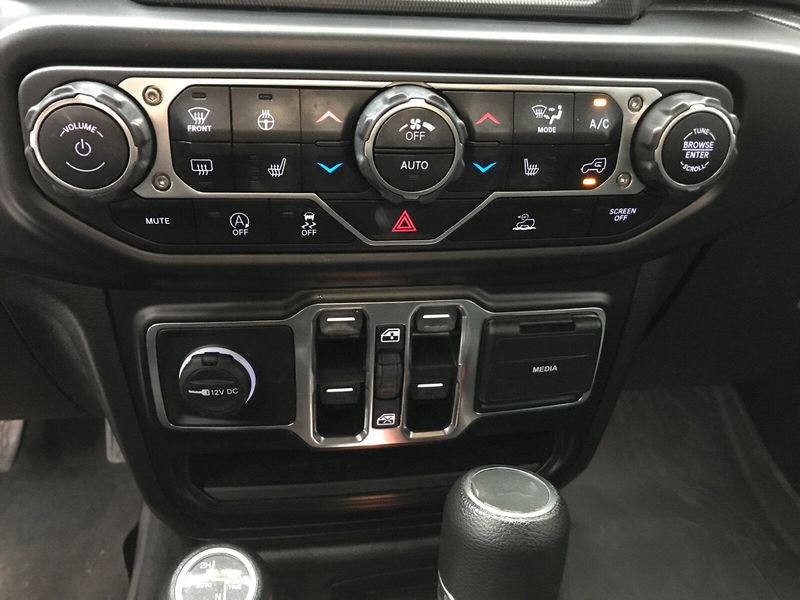 2022 Jeep Wrangler Unlimited WillysImage 9