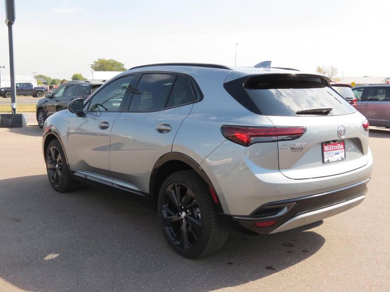 Used 2023 Buick Envision Essence AWD 4dr CrossoverImage 4