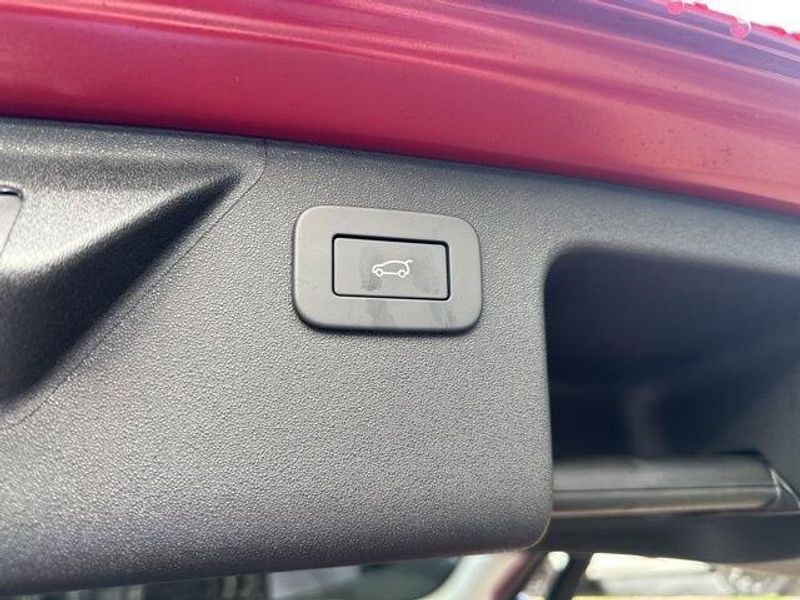 2025 Land Rover Discovery Sport S