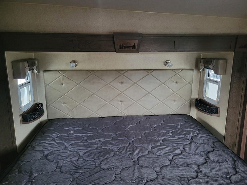 Used 2020 NORTHWOOD MFG ARCTIC FOX 29-5T Image 26