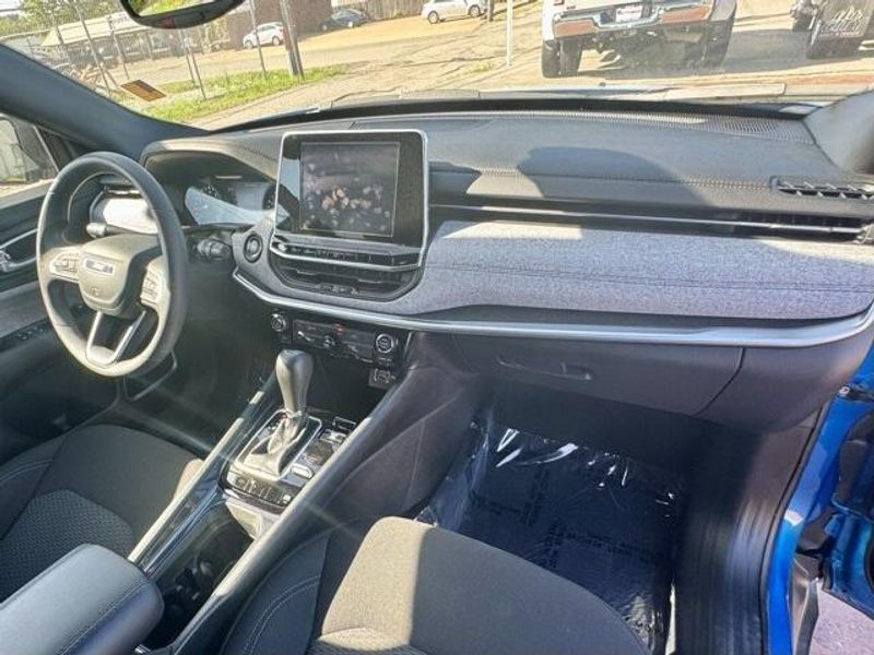 Used 2025 Jeep Compass SportImage 12