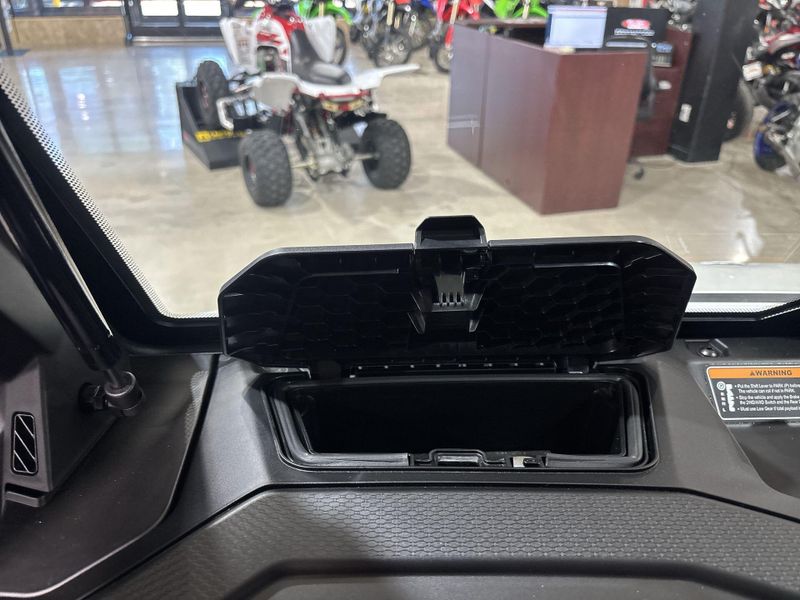 New 2027 Can-Am DEFENDER MAX LIMITED CAB HD11 Image 36
