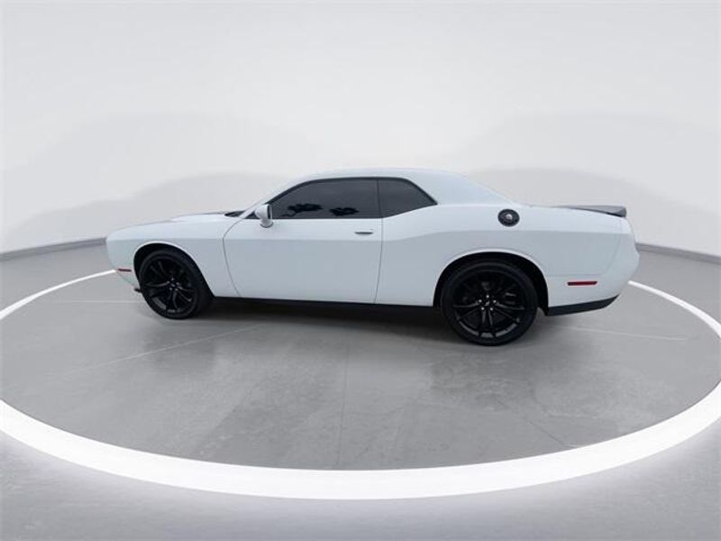 2018 Dodge Challenger SXTImage 5