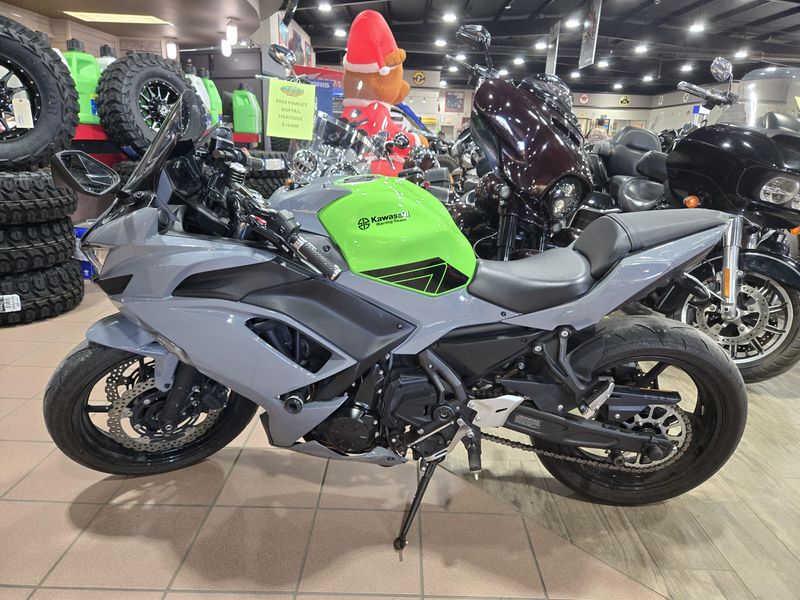 USED 2023 KAWASAKI NINJA 650 ABS KRT EDITION Image 4
