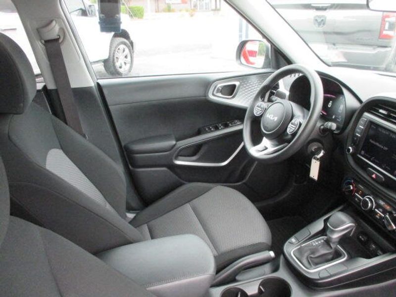 Used 2023 Kia Soul LXImage 23