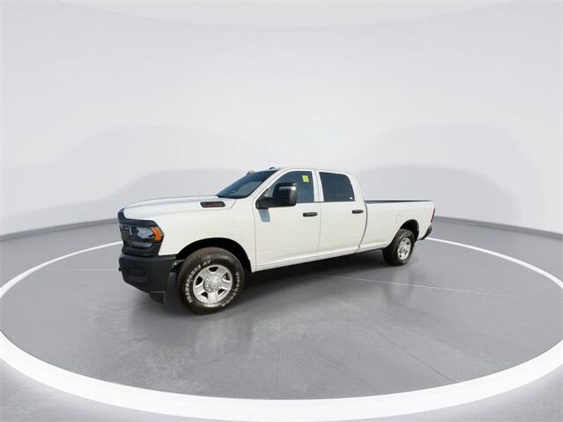 2023 Ram 2500 Tradesman photo 3