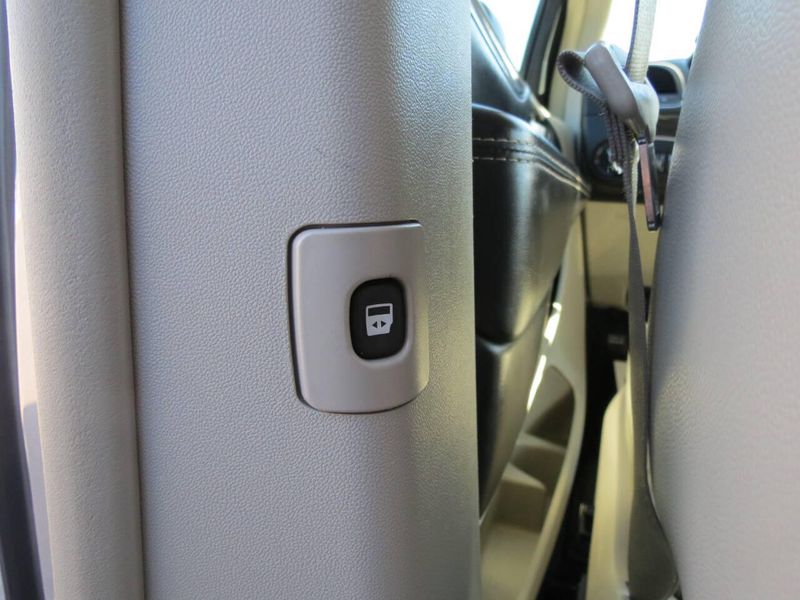 Used 2014 Chrysler Town & Country Touring L 4dr Mini VanImage 39