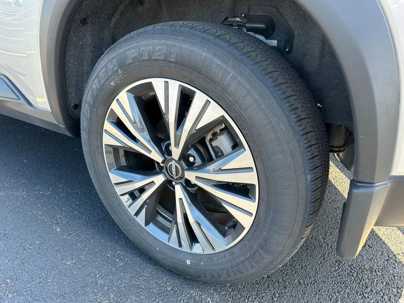 2023 Nissan Rogue SV photo 9