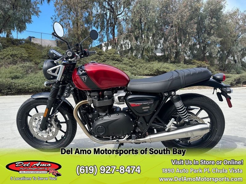 2024 Triumph SPEED TWIN 900  in a CARNIVAL RED/PHANTOM BLACK exterior color. Del Amo Motorsports of South Bay (619) 547-1937 delamomotorsports.com 