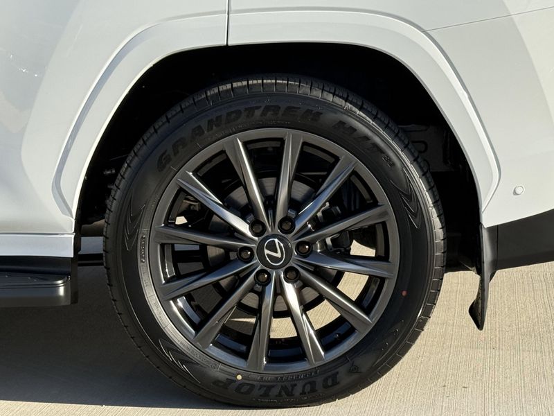 New 2026 Lexus LX 700h F SPORT HandlingImage 15