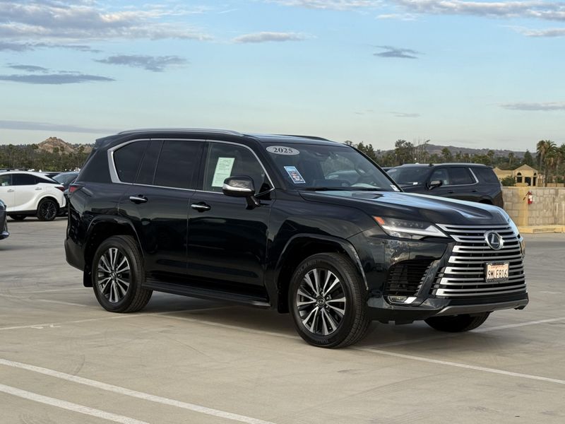 Used 2024 Lexus LX 600 PremiumImage 2