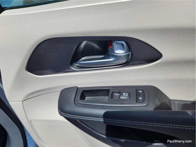 Used 2024 Chrysler Pacifica Touring L