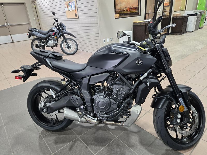 2025 Yamaha MT07 MATTE CHARCOAL BLACK Image 5