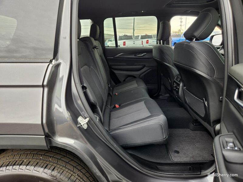 Used 2024 Jeep Grand Cherokee Laredo X