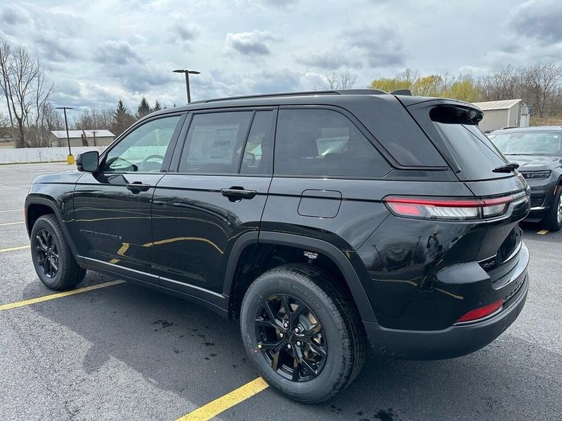 2025 Jeep Grand Cherokee Altitude X 4x4Image 10