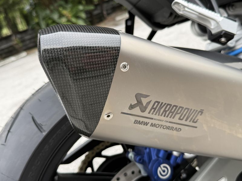 2026 BMW M 1000 R