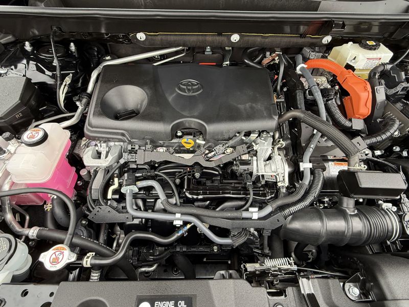 2021 Toyota RAV4 Hybrid LimitedImage 33