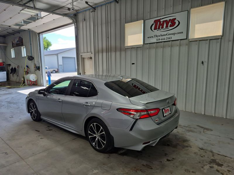 2019 Toyota Camry SEImage 19