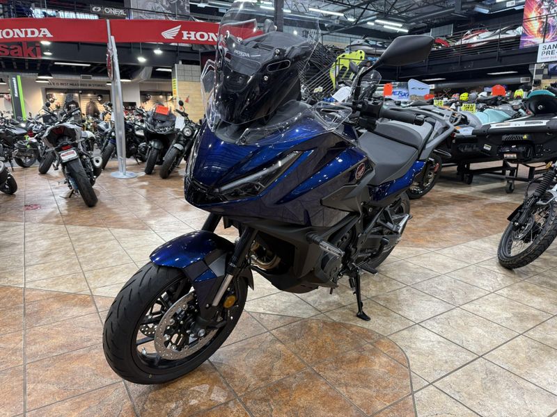 2025 Honda NT1100 DCT Image 4