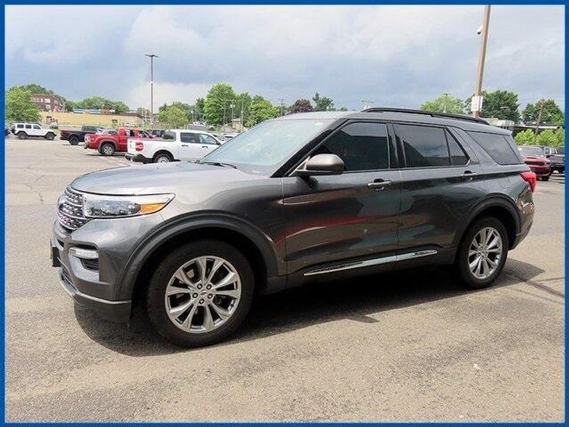 2020 Ford Explorer XLTImage 1