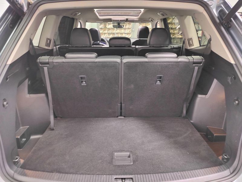 Used 2023 Volkswagen Atlas SE AWD w/Technology & SunroofImage 11