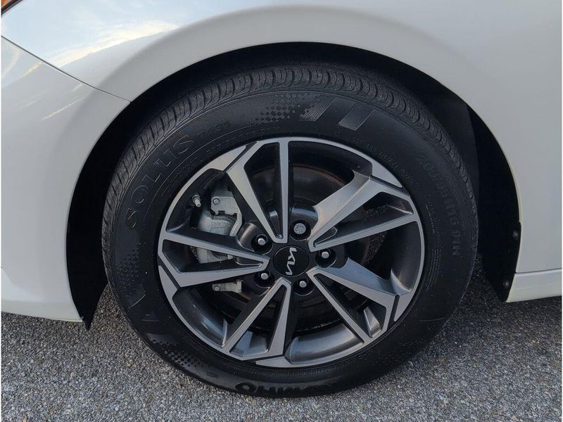 Used 2024 Kia Forte LXSImage 9