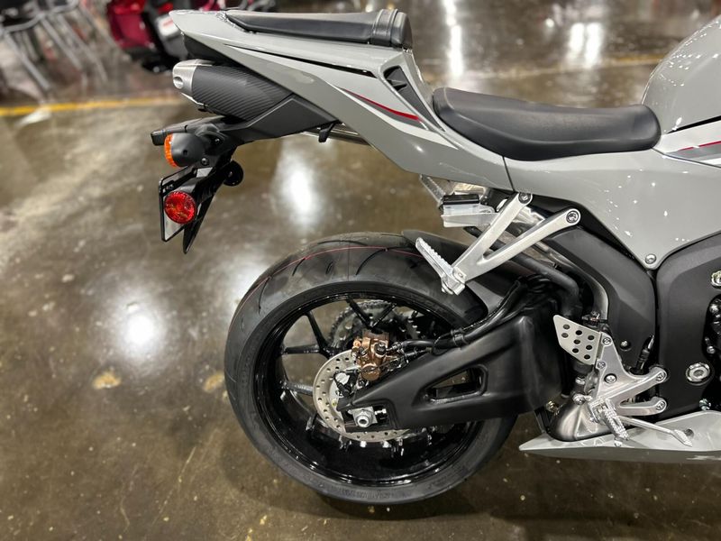 New 2026 Honda CBR600RR Image 15